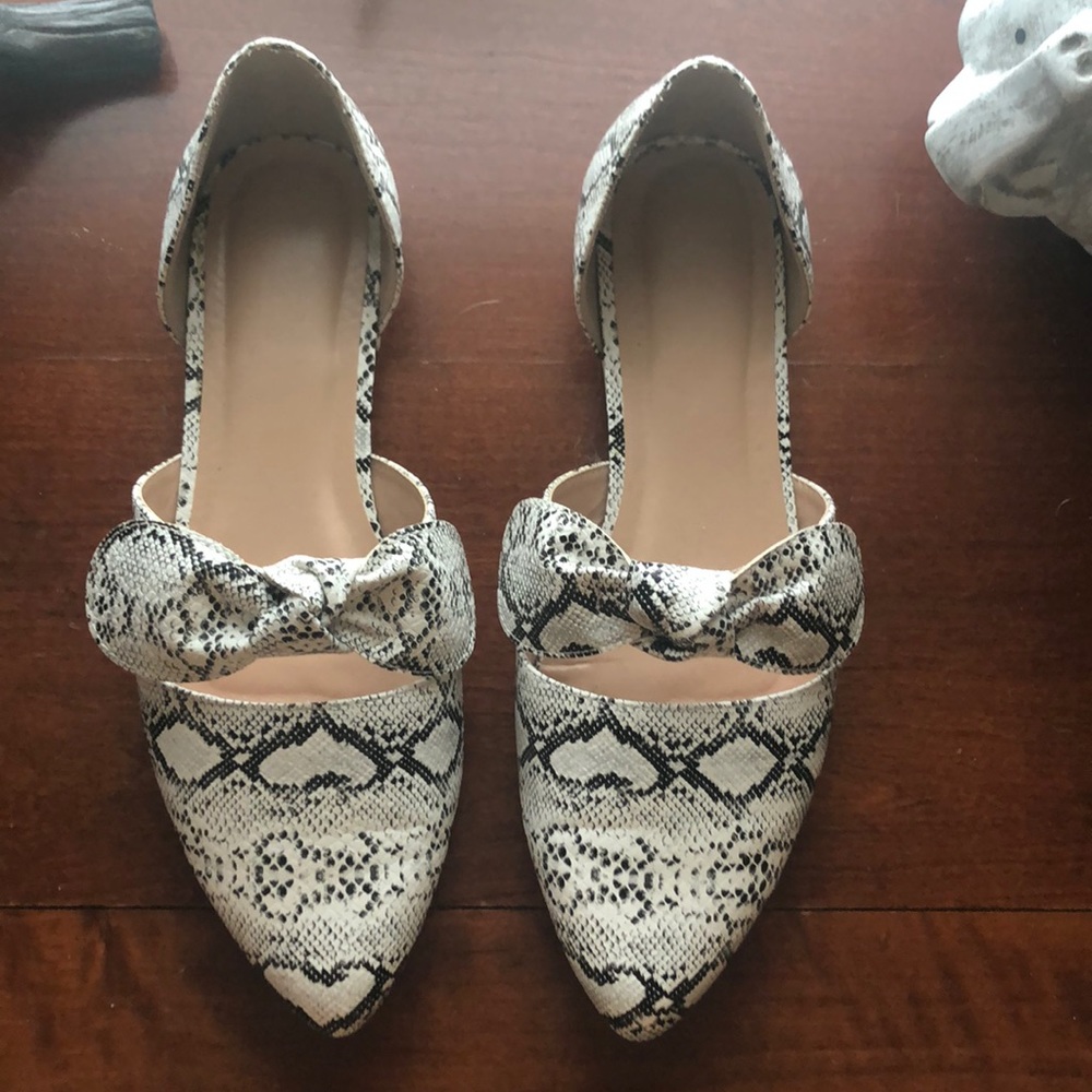 Cute Snakeskin Flats
